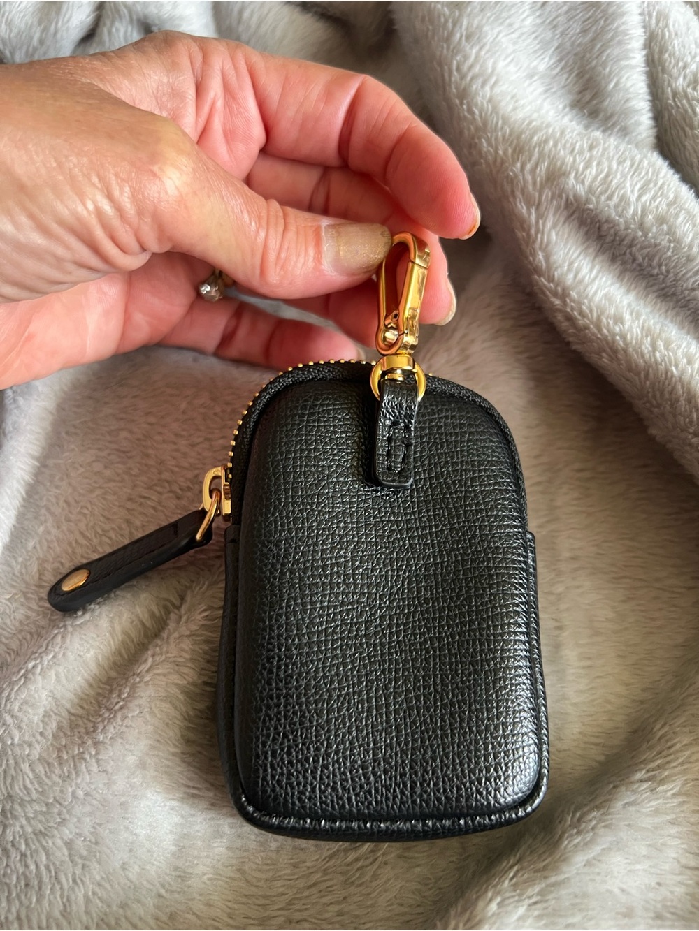Karl Lagerfeld Pebbled, Gold Tone Hardware, Coin/Earbud Purse, new without tag - Picture 2 of 5